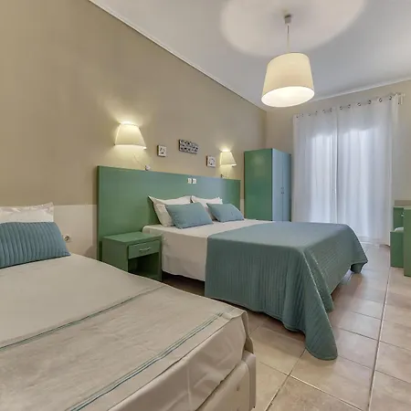 מלון Zefyros Village 3*