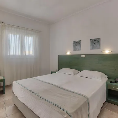 Zefyros Village מלון 3*