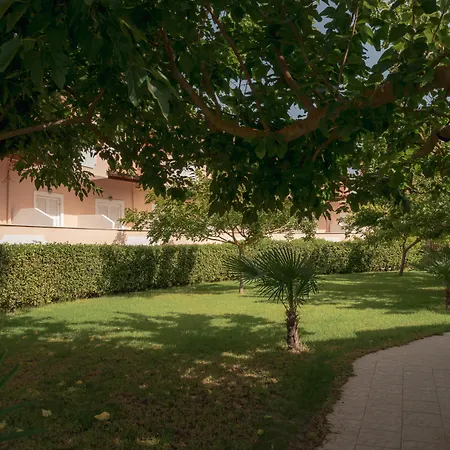 מלון Zefyros Village 3*