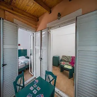 מלון Zefyros Village 3*